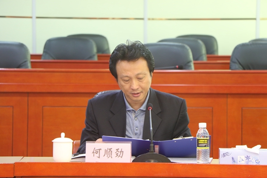 何顺劲传达学习省六届人大三次会议精神(陈家漠摄)