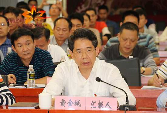 在听取了县委书记黄金城关于昌江扶贫开发工作情况汇报后,李军要求,省